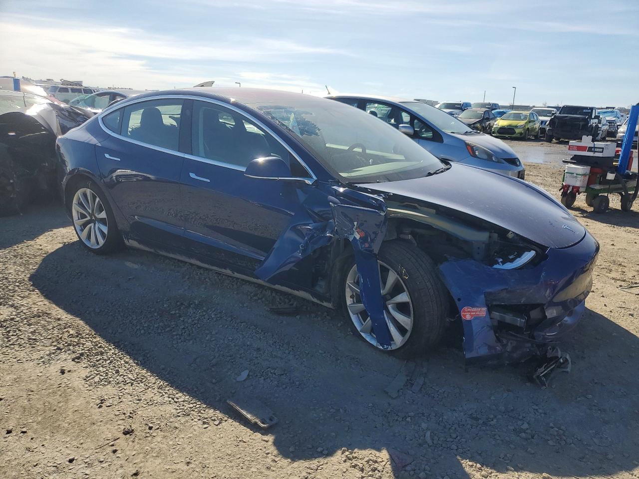2018 TESLA MODEL 3 photo 4