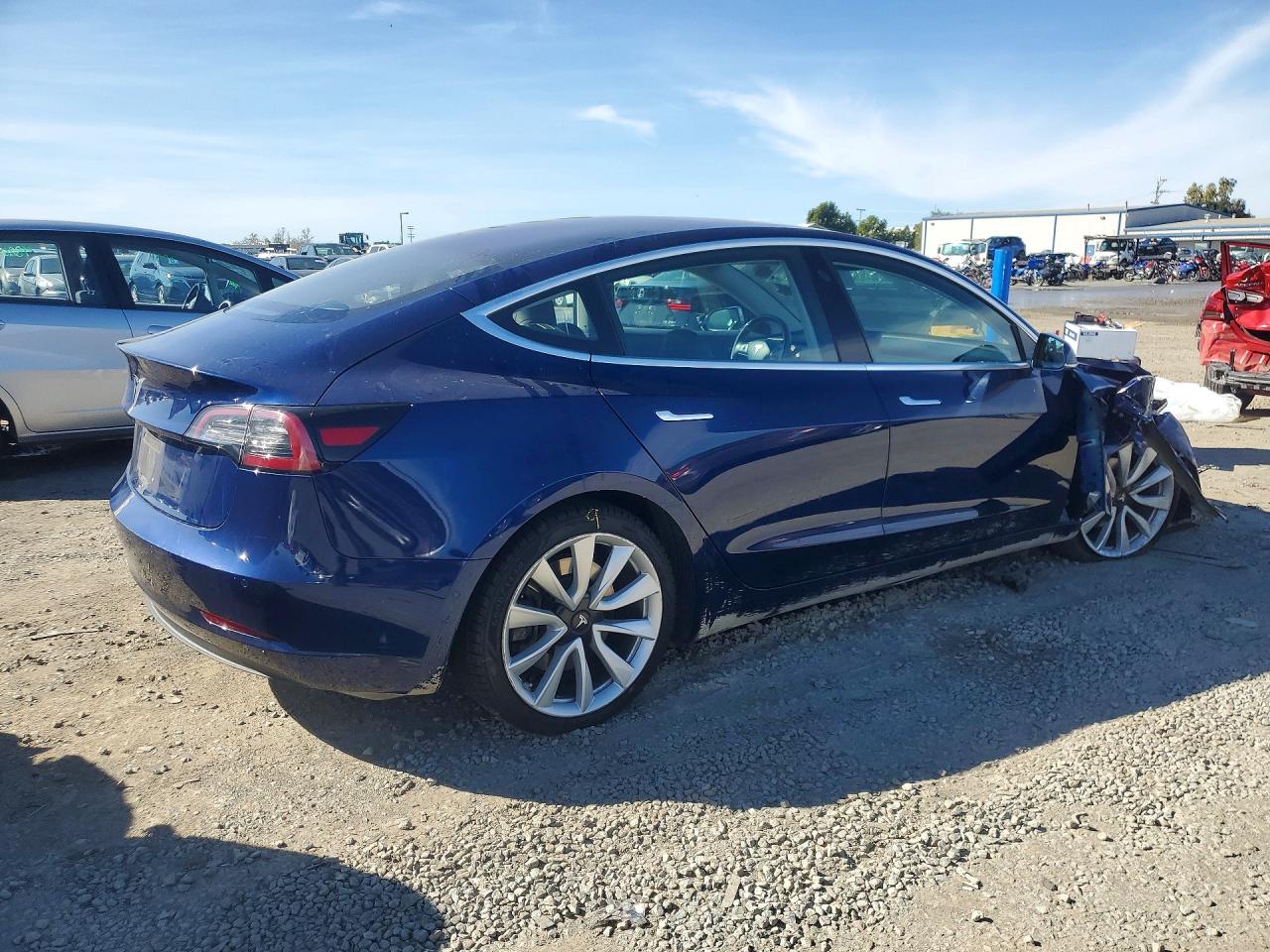 2018 TESLA MODEL 3 photo 3