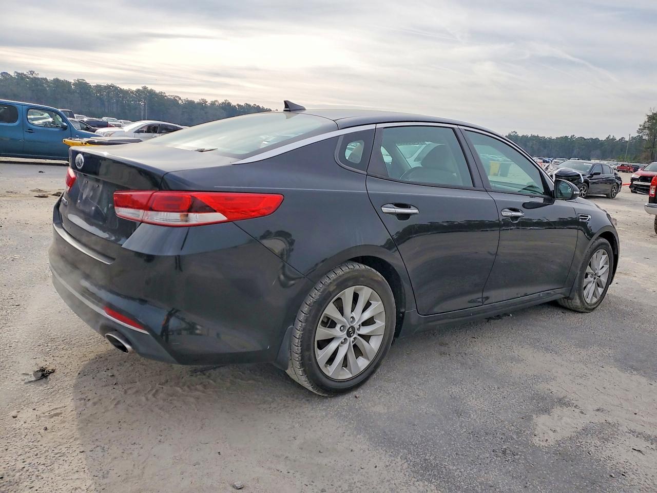 2018 KIA OPTIMA LX photo 3