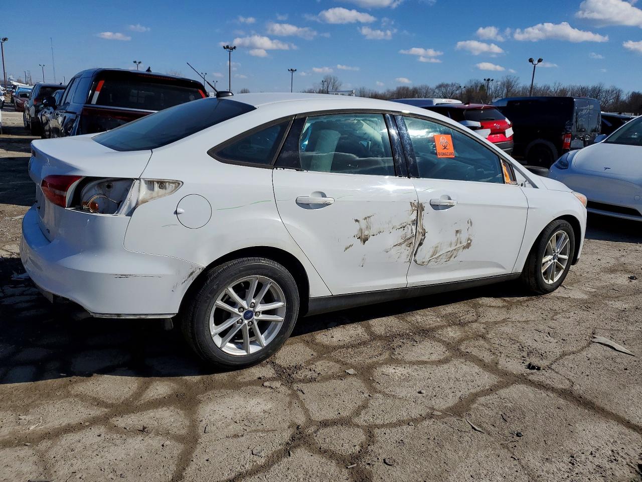 2017 FORD FOCUS SE photo 3