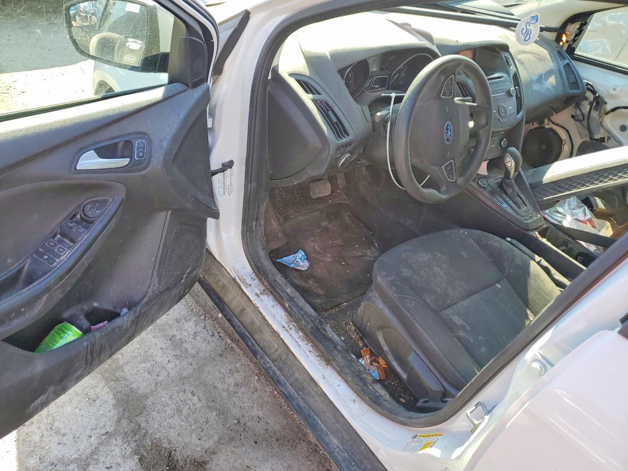 2017 FORD FOCUS SE photo 8
