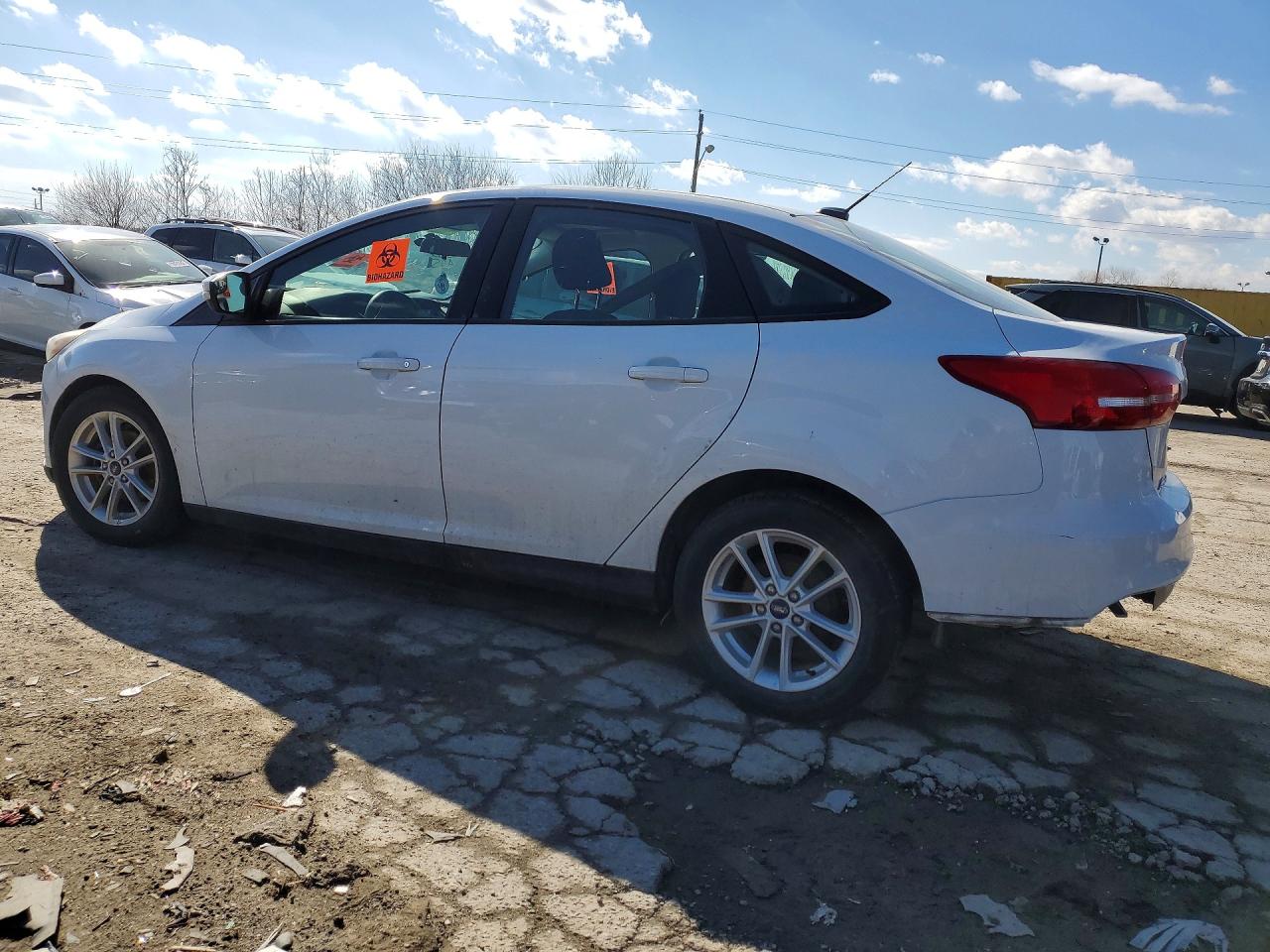 2017 FORD FOCUS SE photo 2