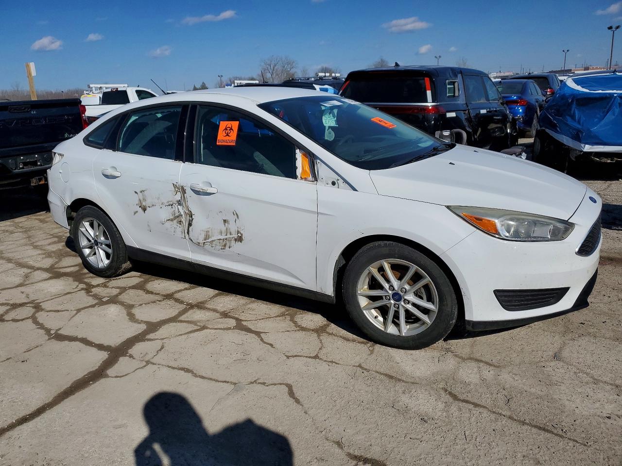 2017 FORD FOCUS SE photo 4