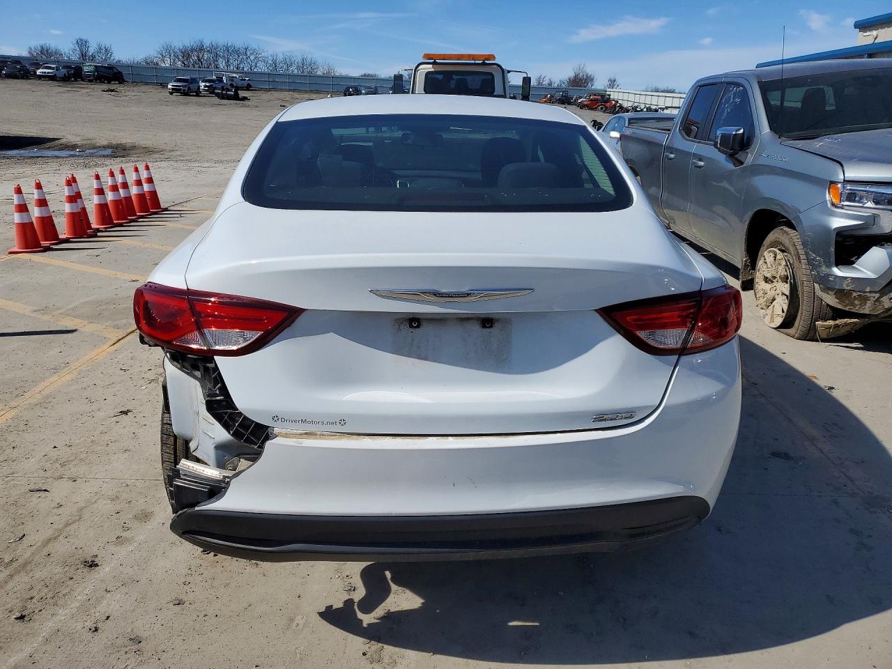 2016 CHRYSLER 200 LX photo 6