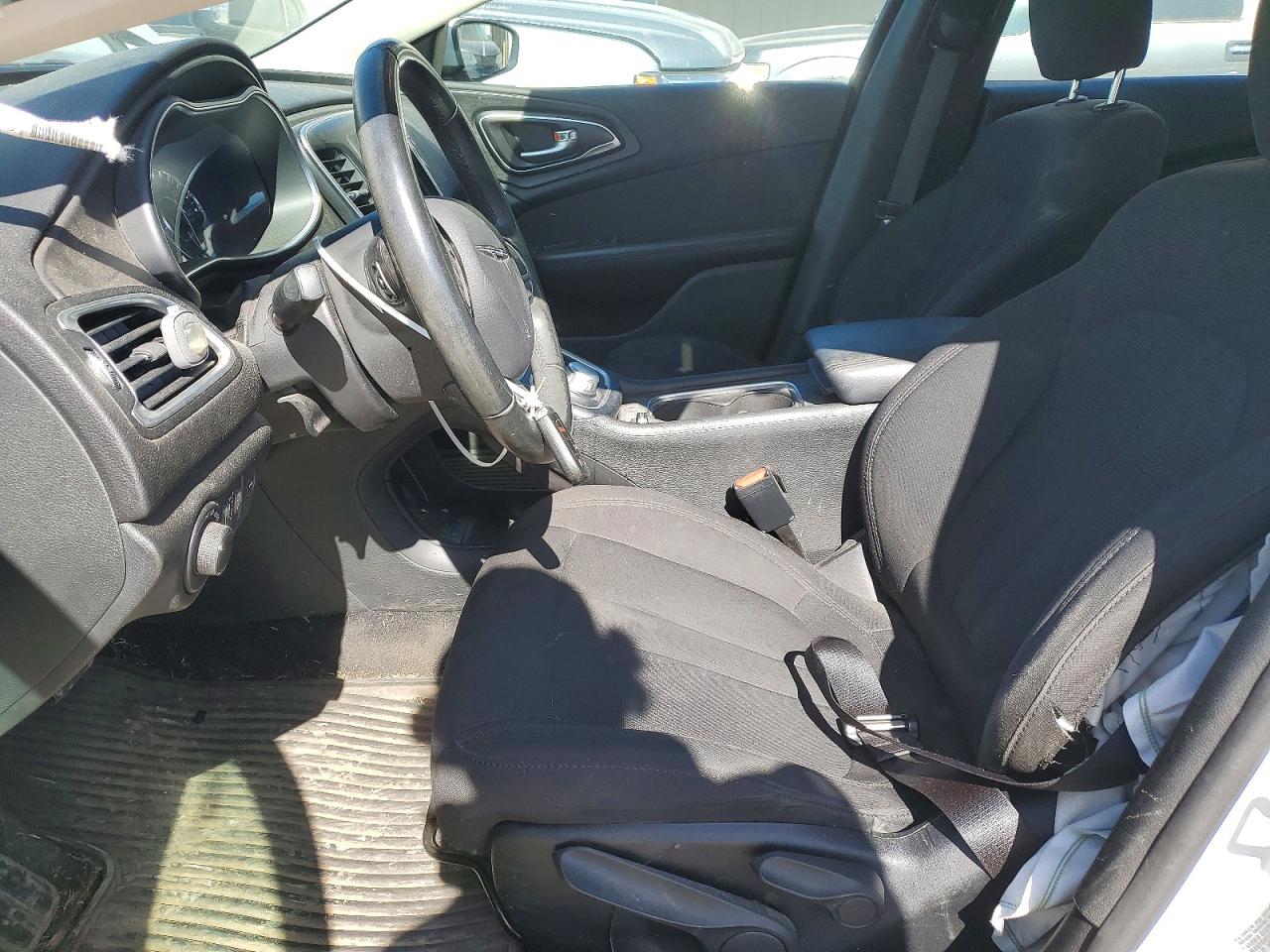 2016 CHRYSLER 200 LX photo 7