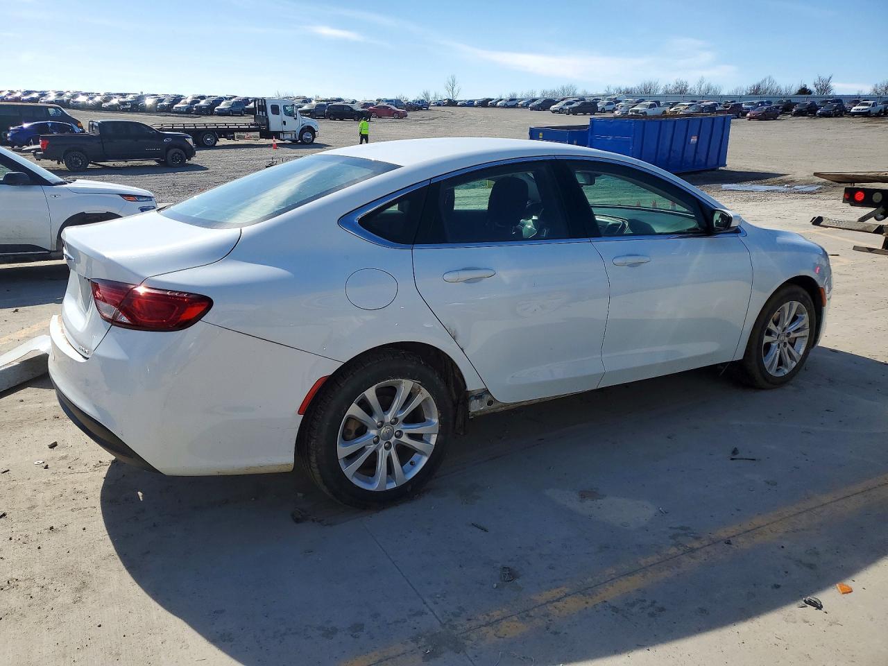 2016 CHRYSLER 200 LX photo 3