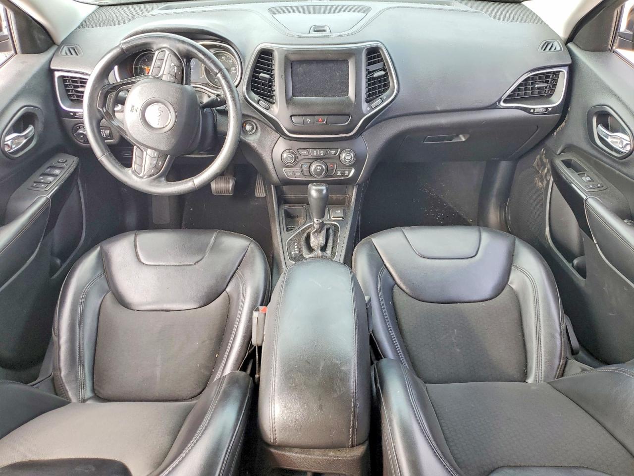 2019 JEEP CHEROKEE LATITUDE PLUS photo 8