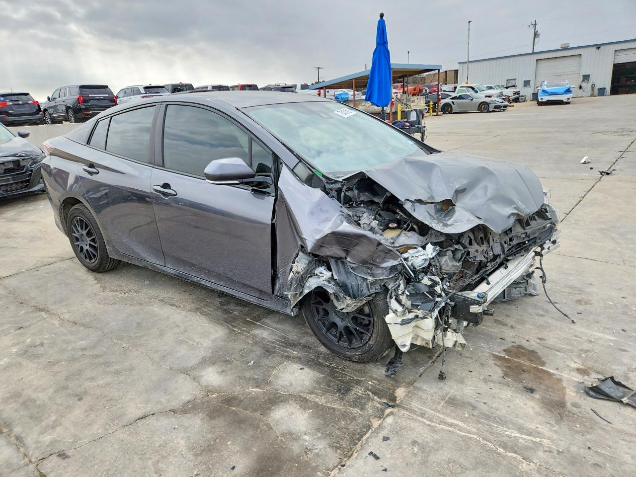 2018 TOYOTA PRIUS TWO photo 4