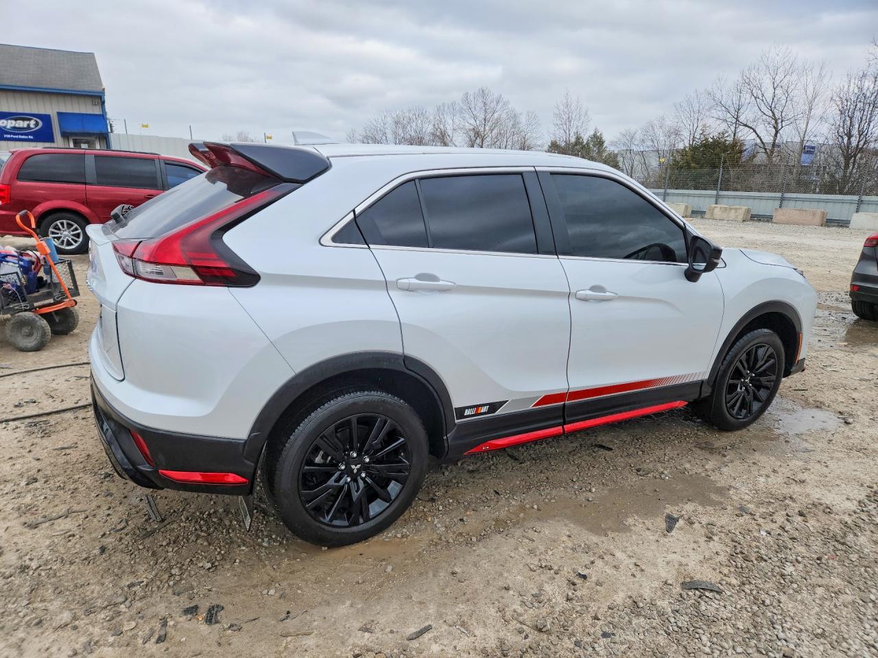 2023 MITSUBISHI ECLIPSE CROSS LE photo 3