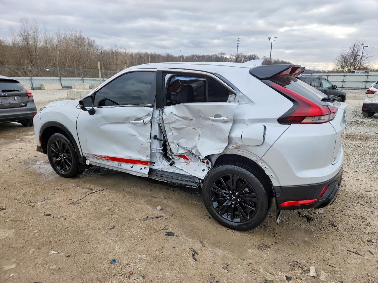 2023 MITSUBISHI ECLIPSE CROSS LE photo 2