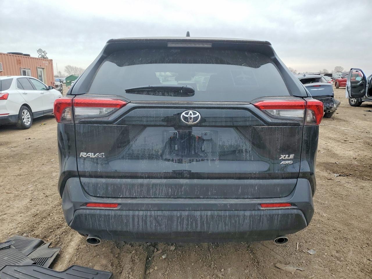 2025 TOYOTA RAV4 XLE photo 16