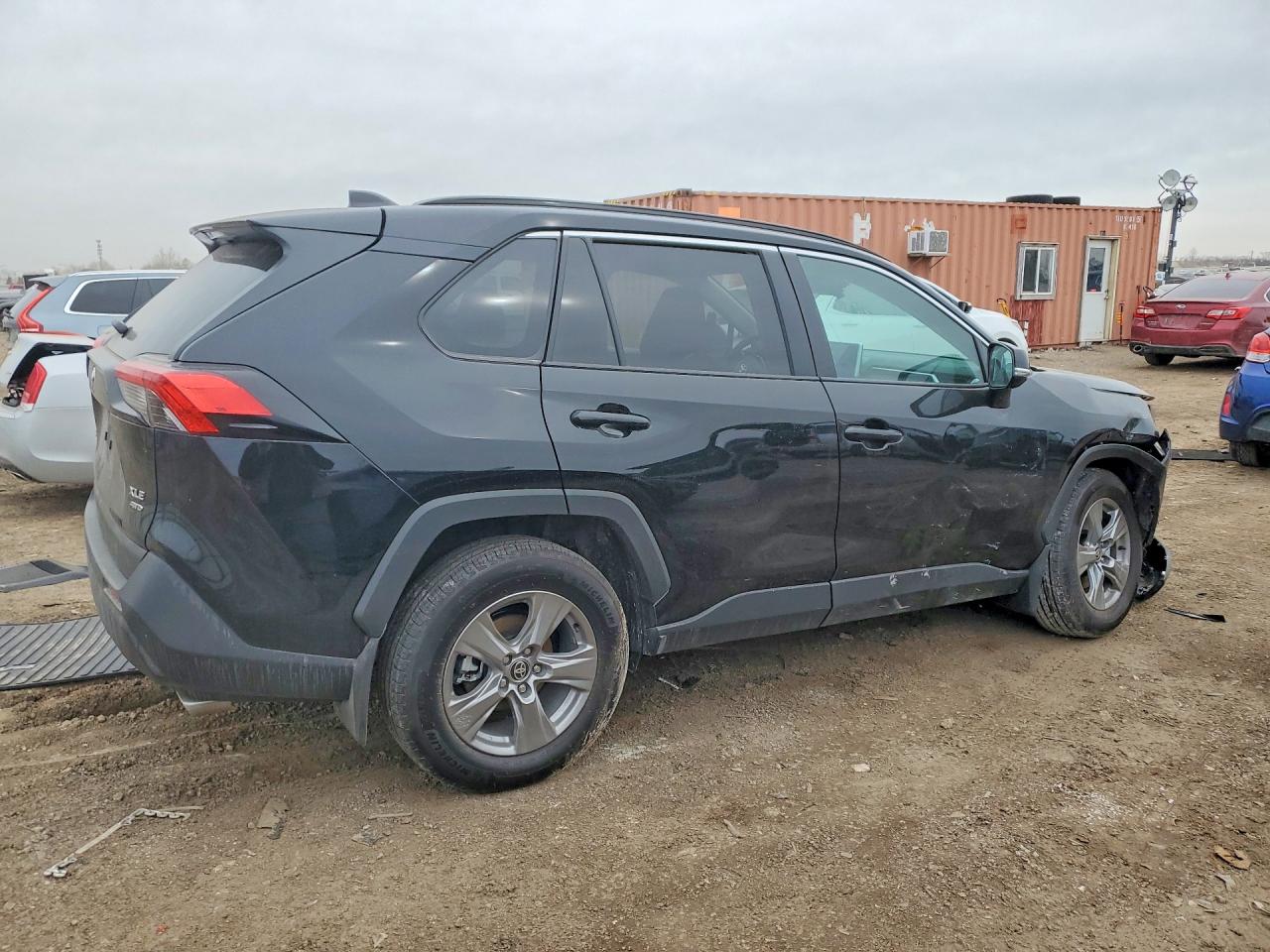 2025 TOYOTA RAV4 XLE photo 7