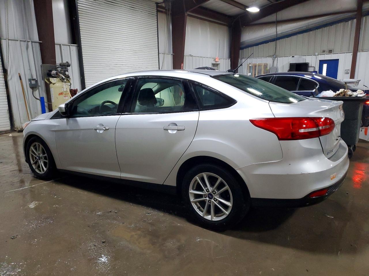 2018 FORD FOCUS SE photo 2