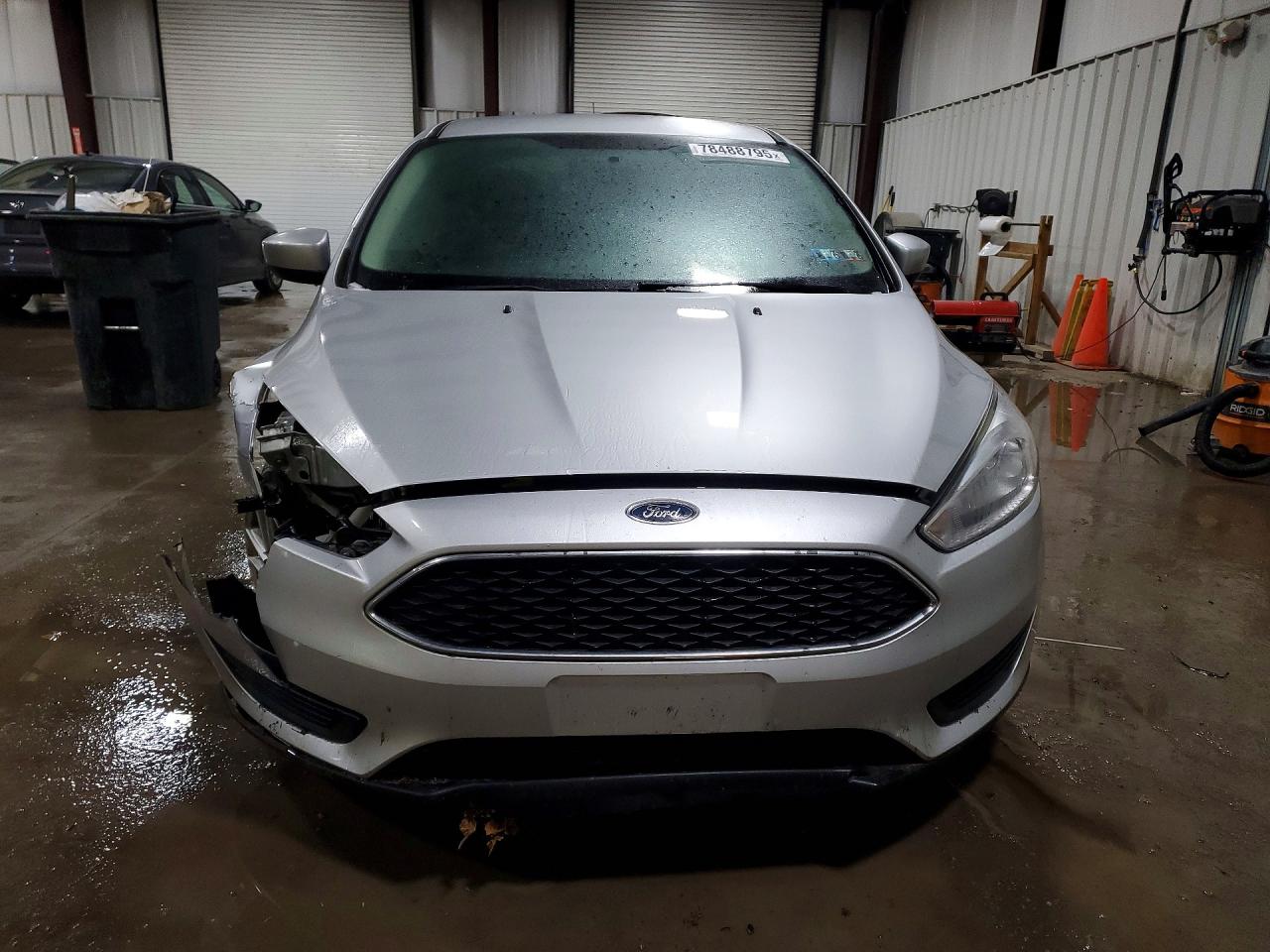 2018 FORD FOCUS SE photo 5