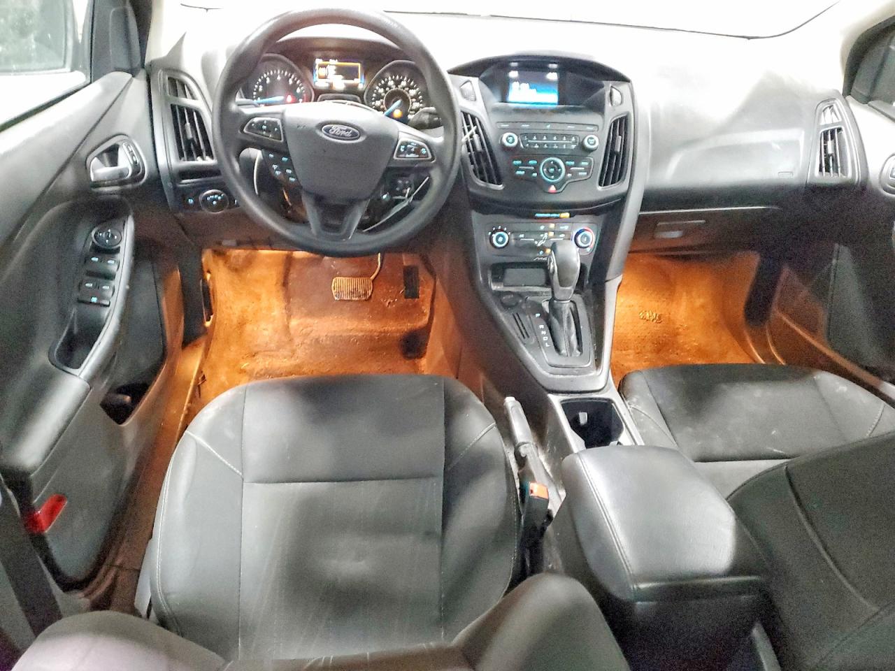 2018 FORD FOCUS SE photo 8
