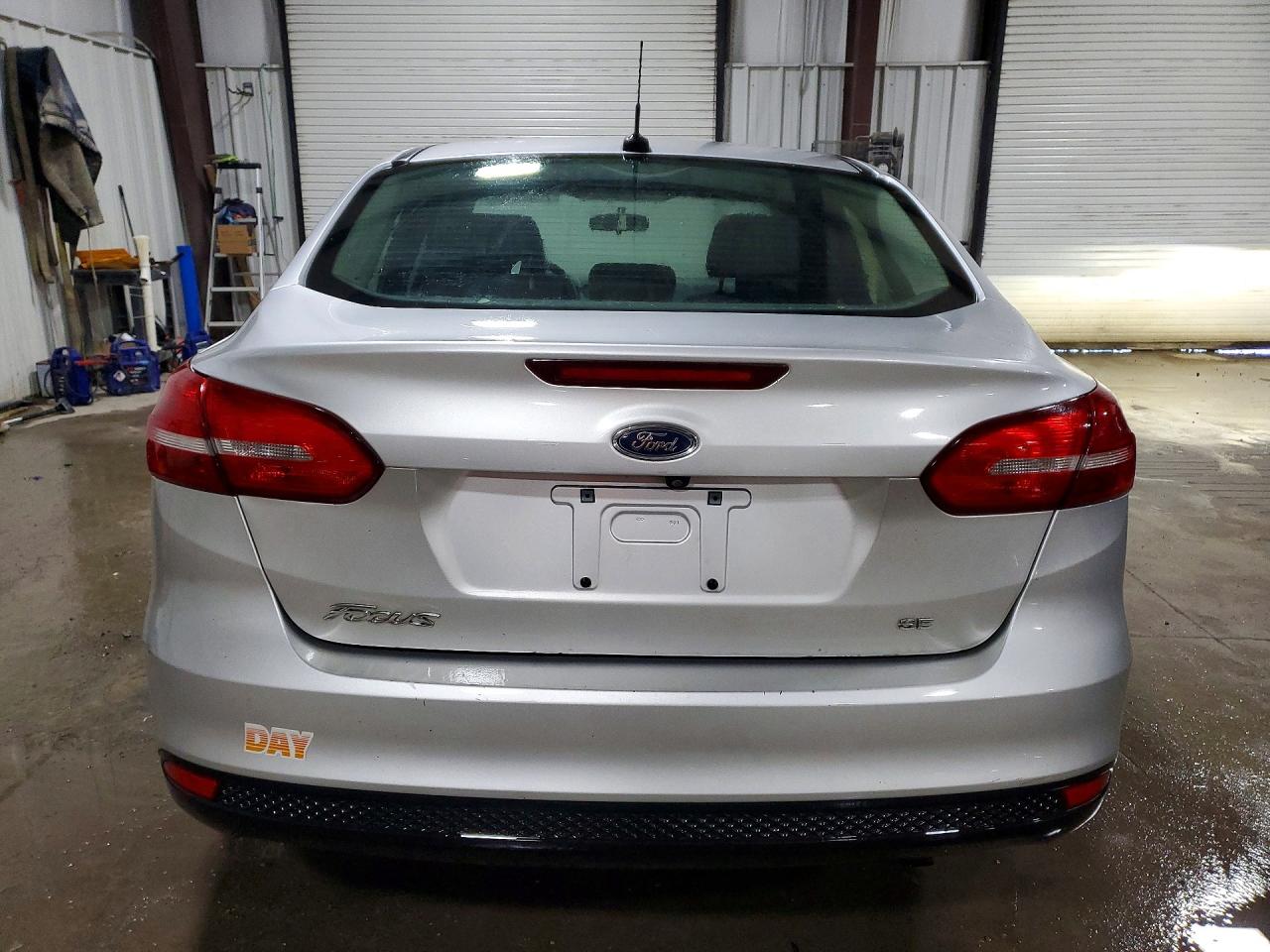 2018 FORD FOCUS SE photo 6
