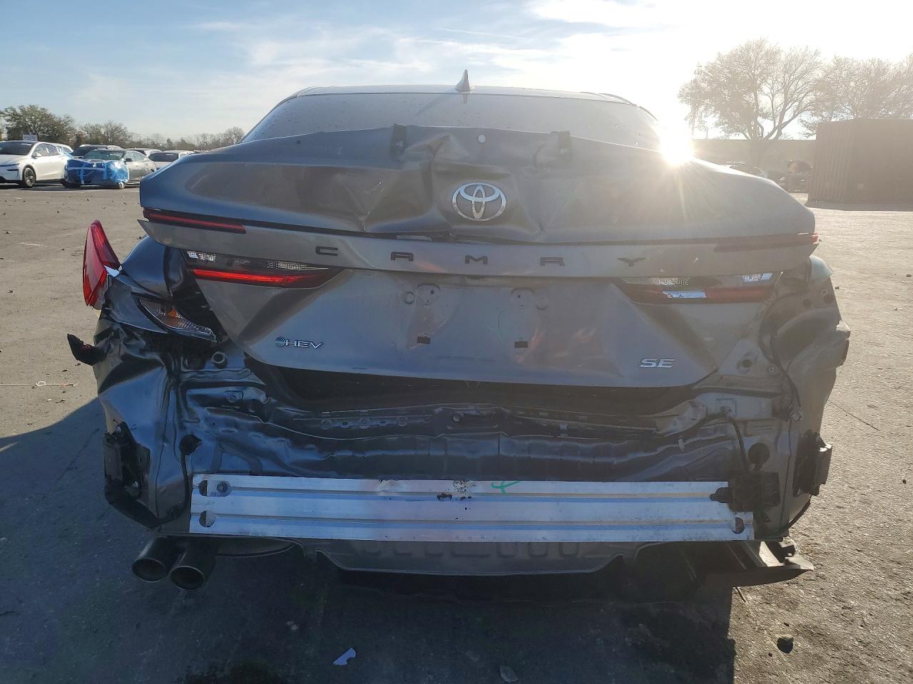 2025 TOYOTA CAMRY SE photo 6