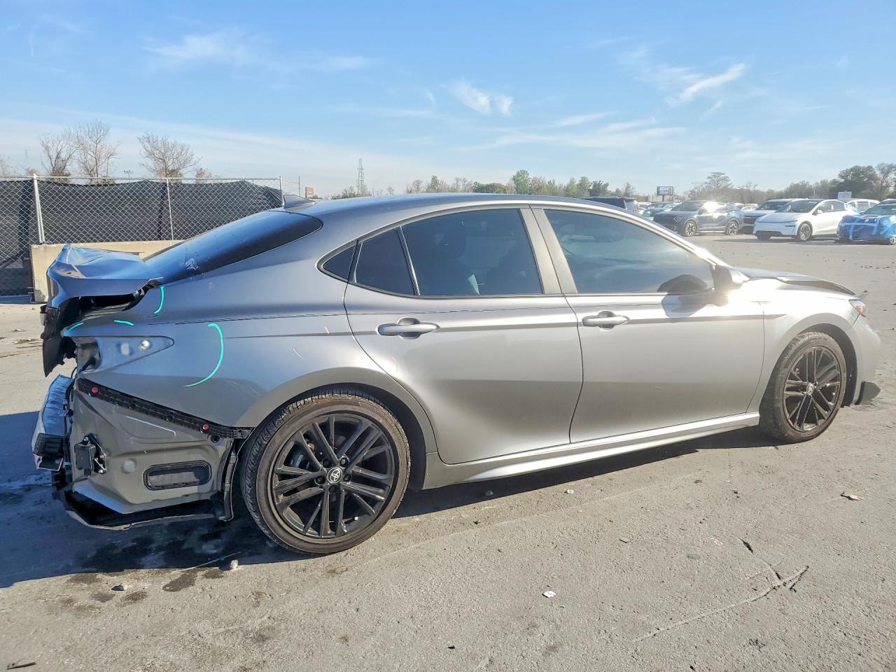 2025 TOYOTA CAMRY SE photo 3