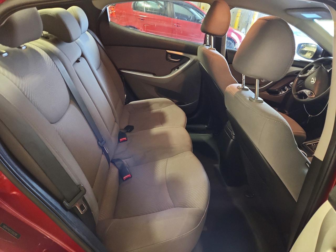 2014 HYUNDAI ELANTRA SE photo 19