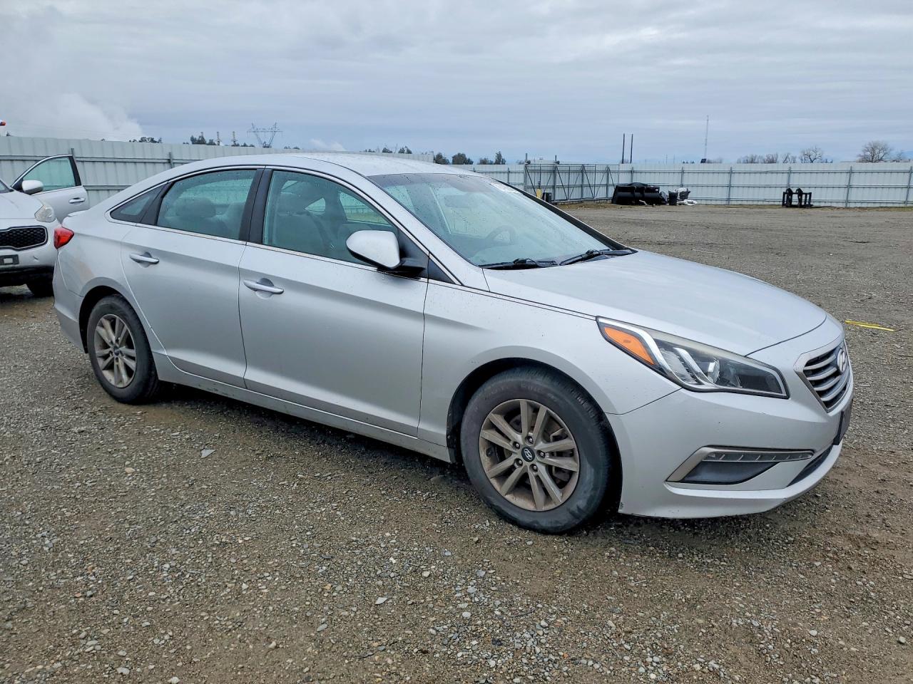 2015 HYUNDAI SONATA SE photo 10