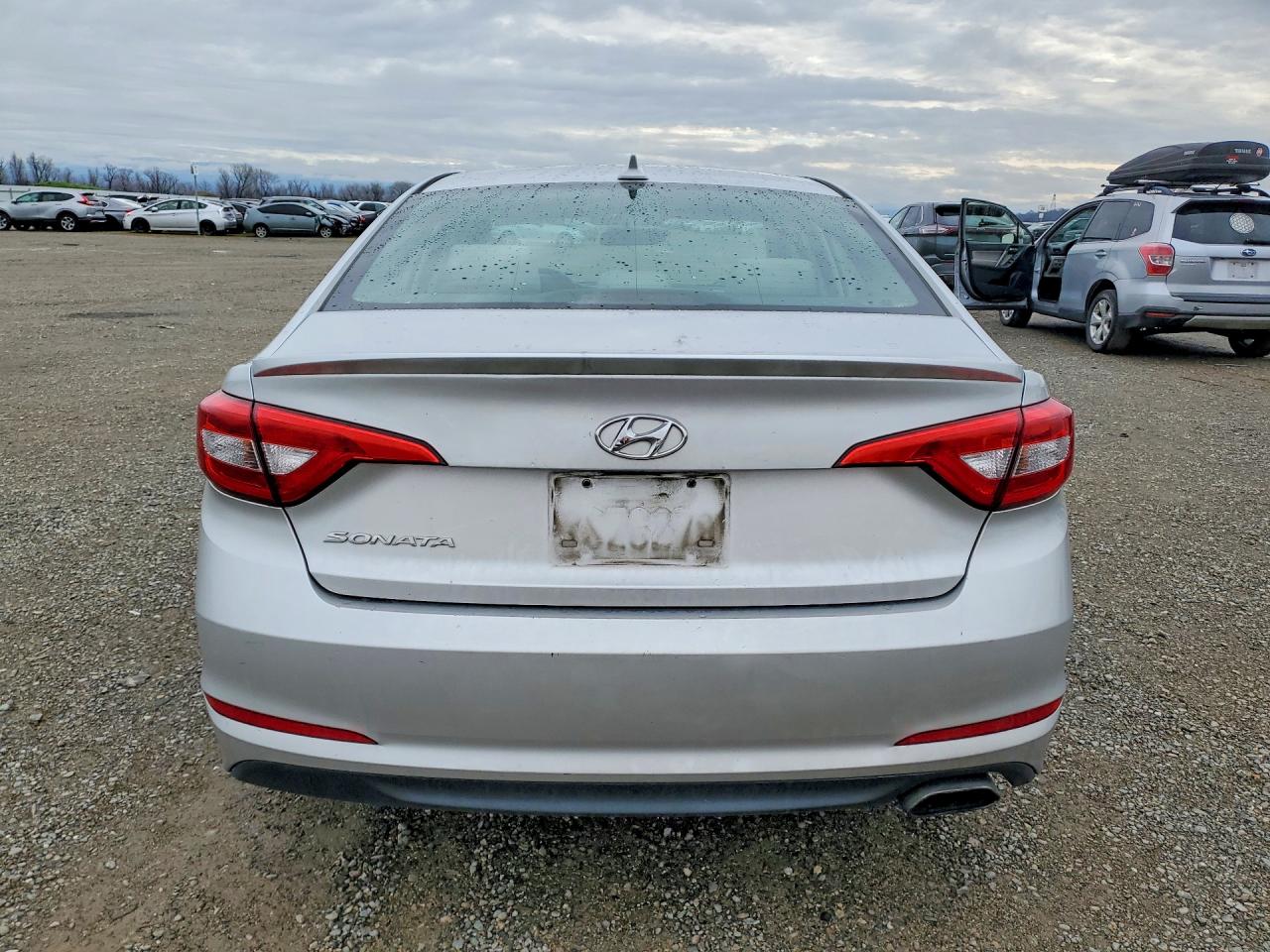 2015 HYUNDAI SONATA SE photo 16