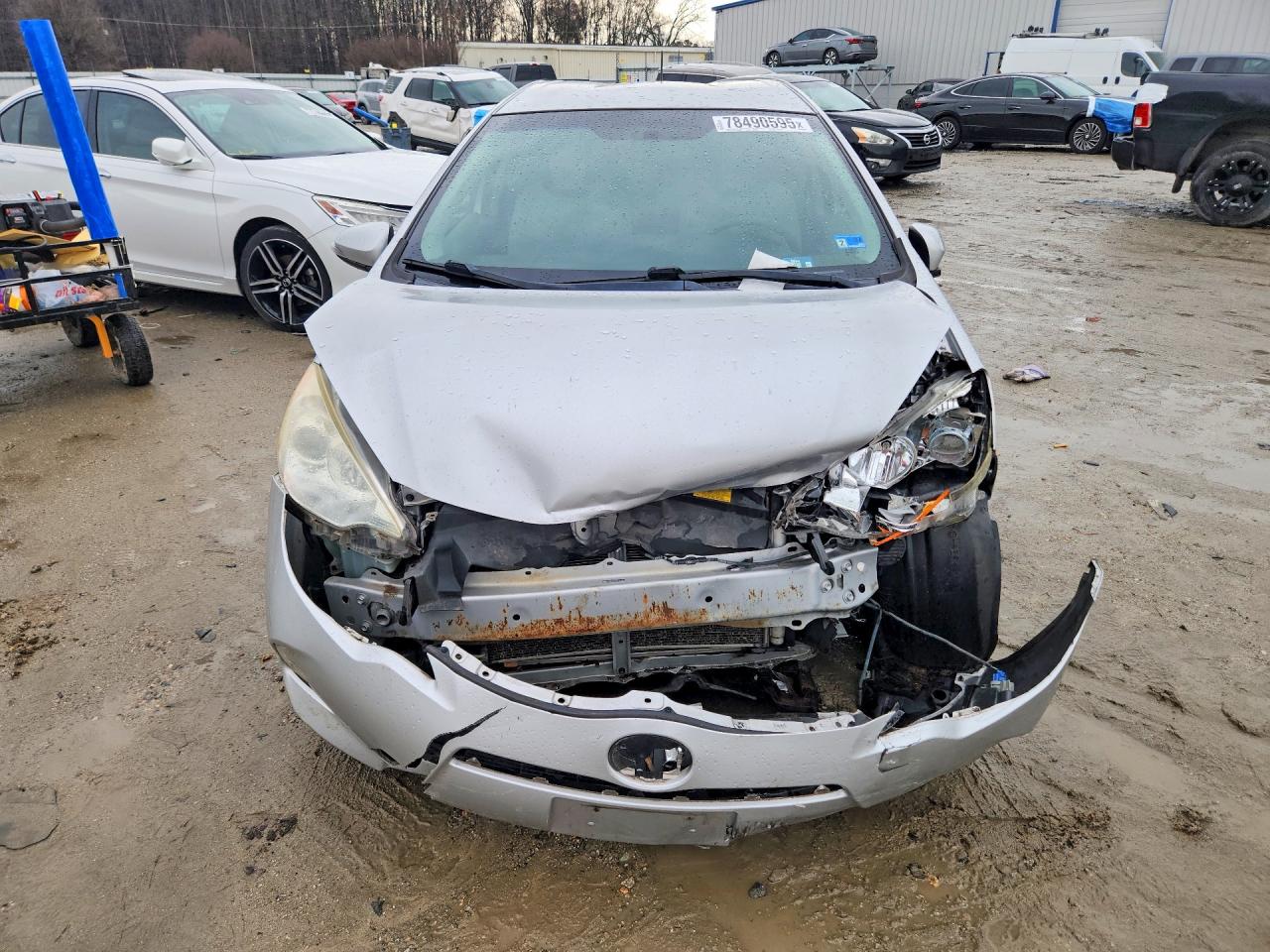 2013 TOYOTA PRIUS C photo 9