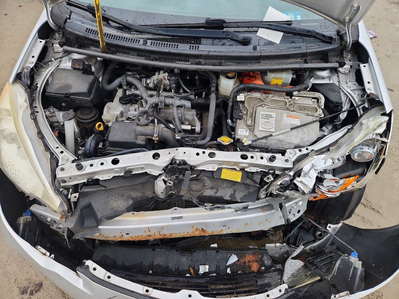 2013 TOYOTA PRIUS C photo 21