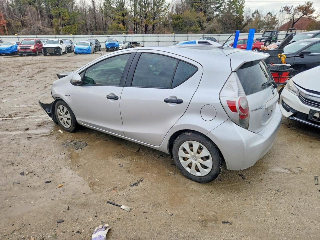 2013 TOYOTA PRIUS C photo 3