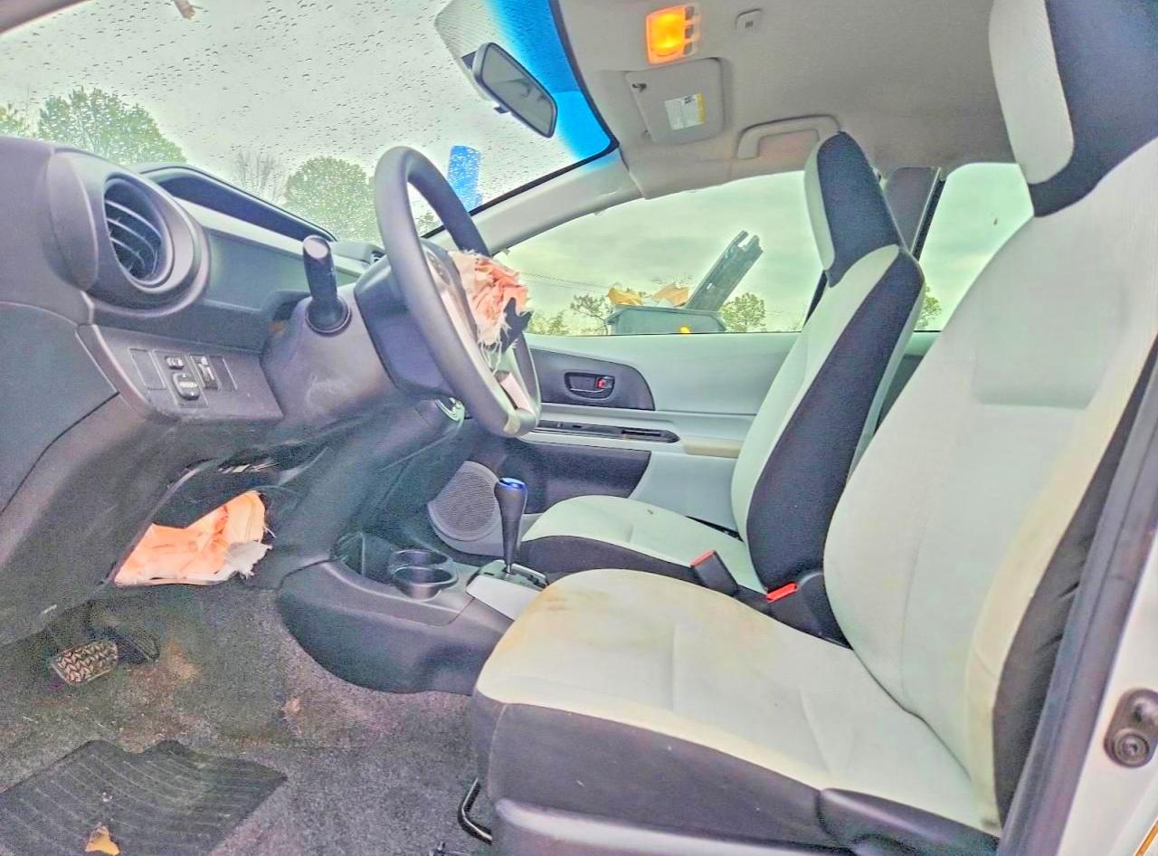 2013 TOYOTA PRIUS C photo 13