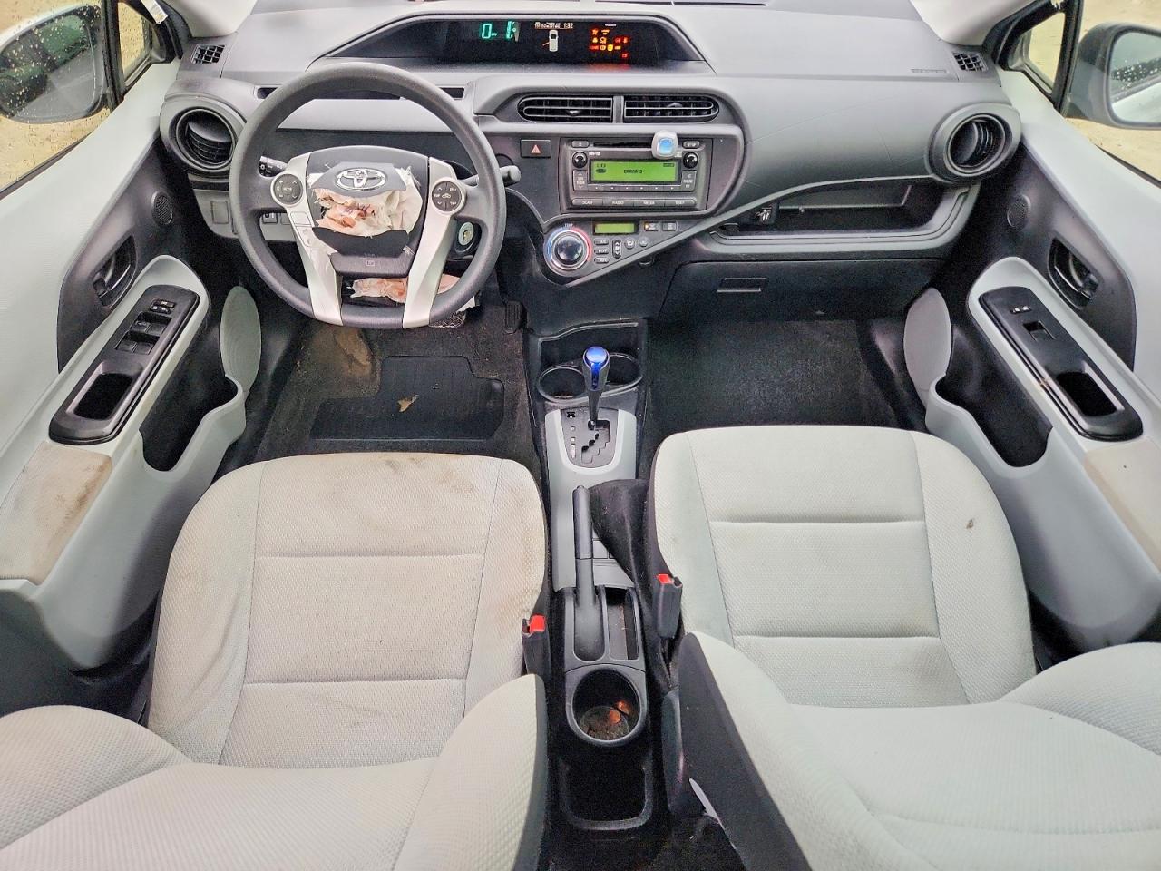 2013 TOYOTA PRIUS C photo 15