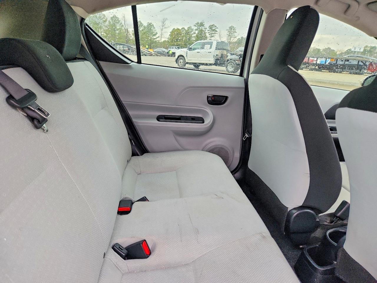 2013 TOYOTA PRIUS C photo 19