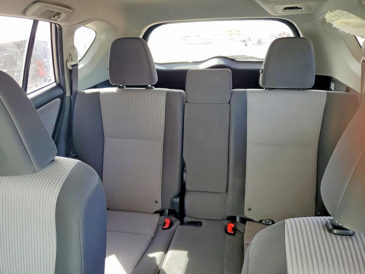 2015 TOYOTA RAV4 LE photo 19