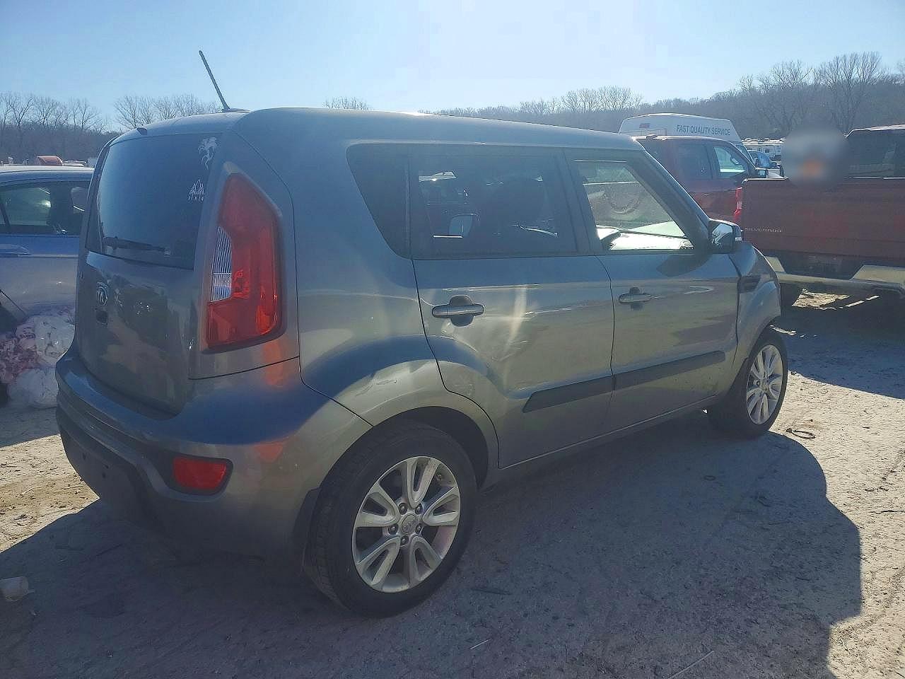 2013 KIA SOUL + photo 5