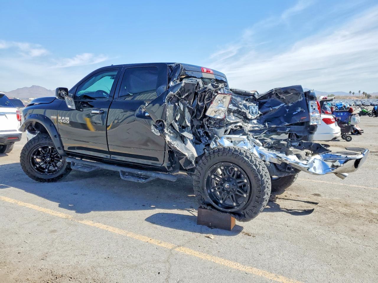 2017 RAM 1500 SLT photo 4