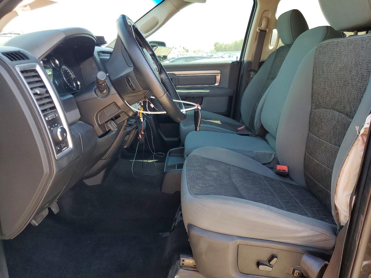 2017 RAM 1500 SLT photo 19