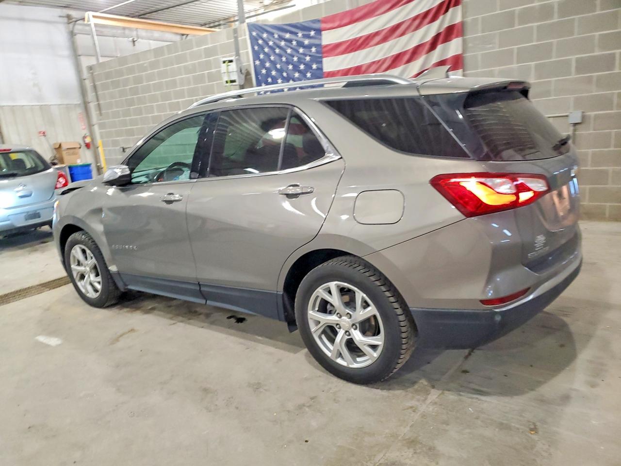 2018 CHEVROLET EQUINOX PREMIER photo 2