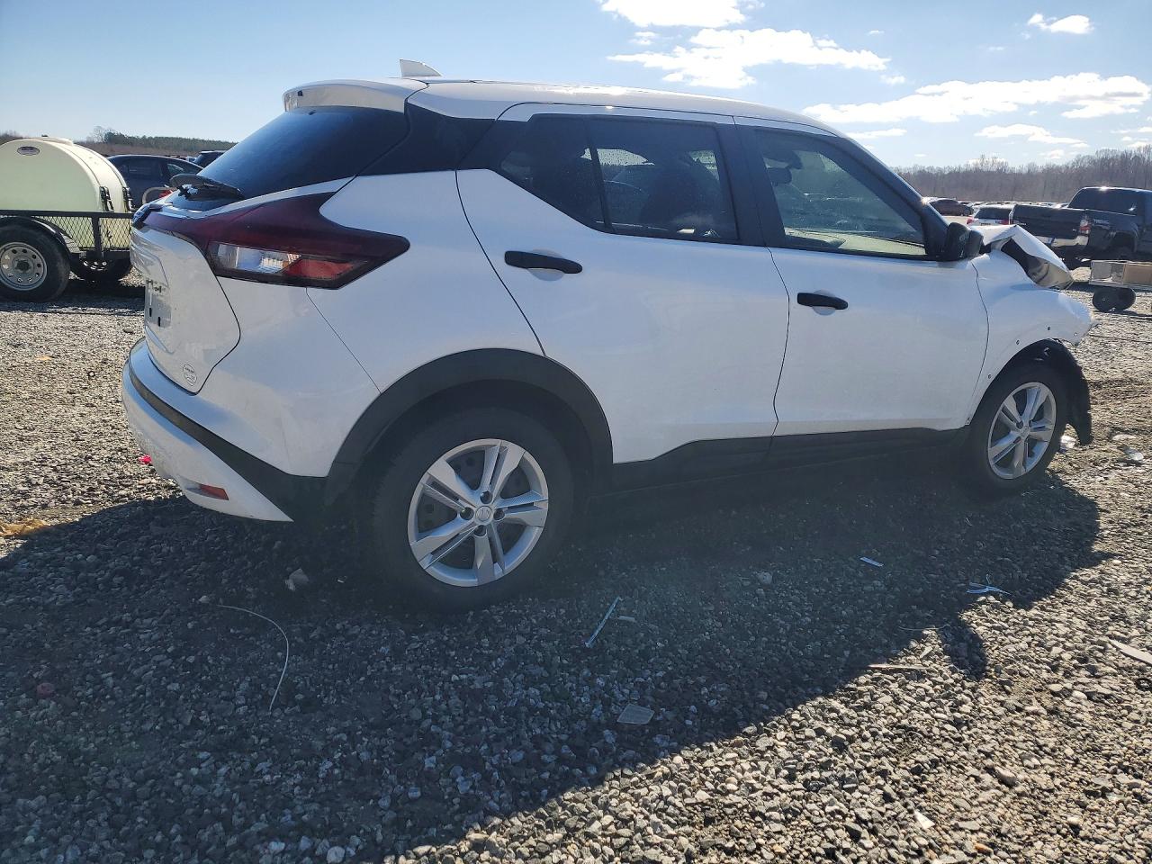 2021 NISSAN KICKS S photo 5