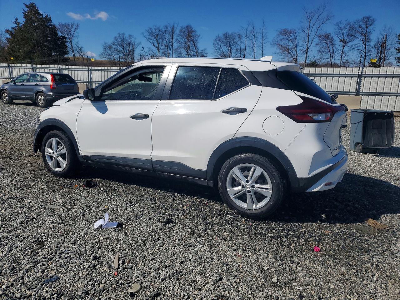 2021 NISSAN KICKS S photo 3