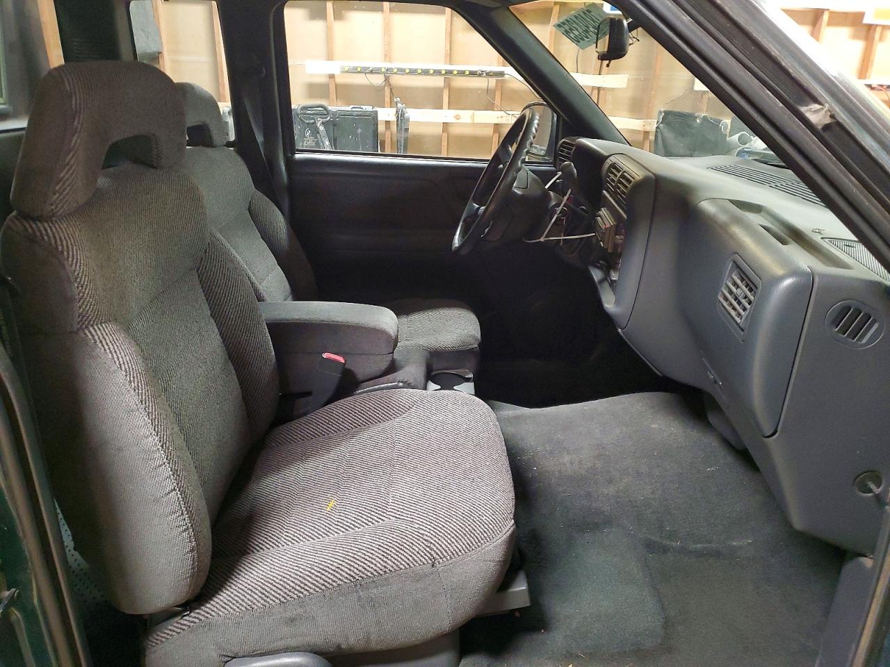1996 CHEVROLET S TRUCK S10 photo 28