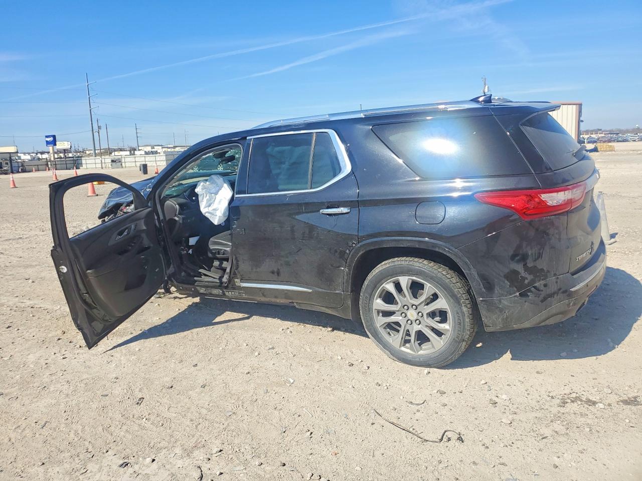 2019 CHEVROLET TRAVERSE PREMIER photo 3
