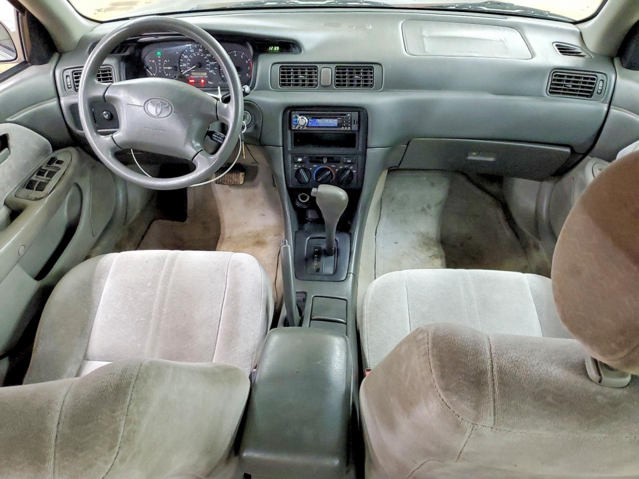1997 TOYOTA CAMRY LE photo 15