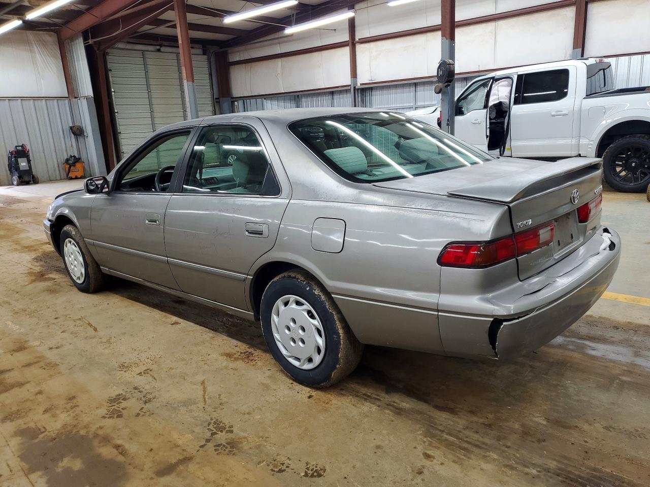 1997 TOYOTA CAMRY LE photo 3