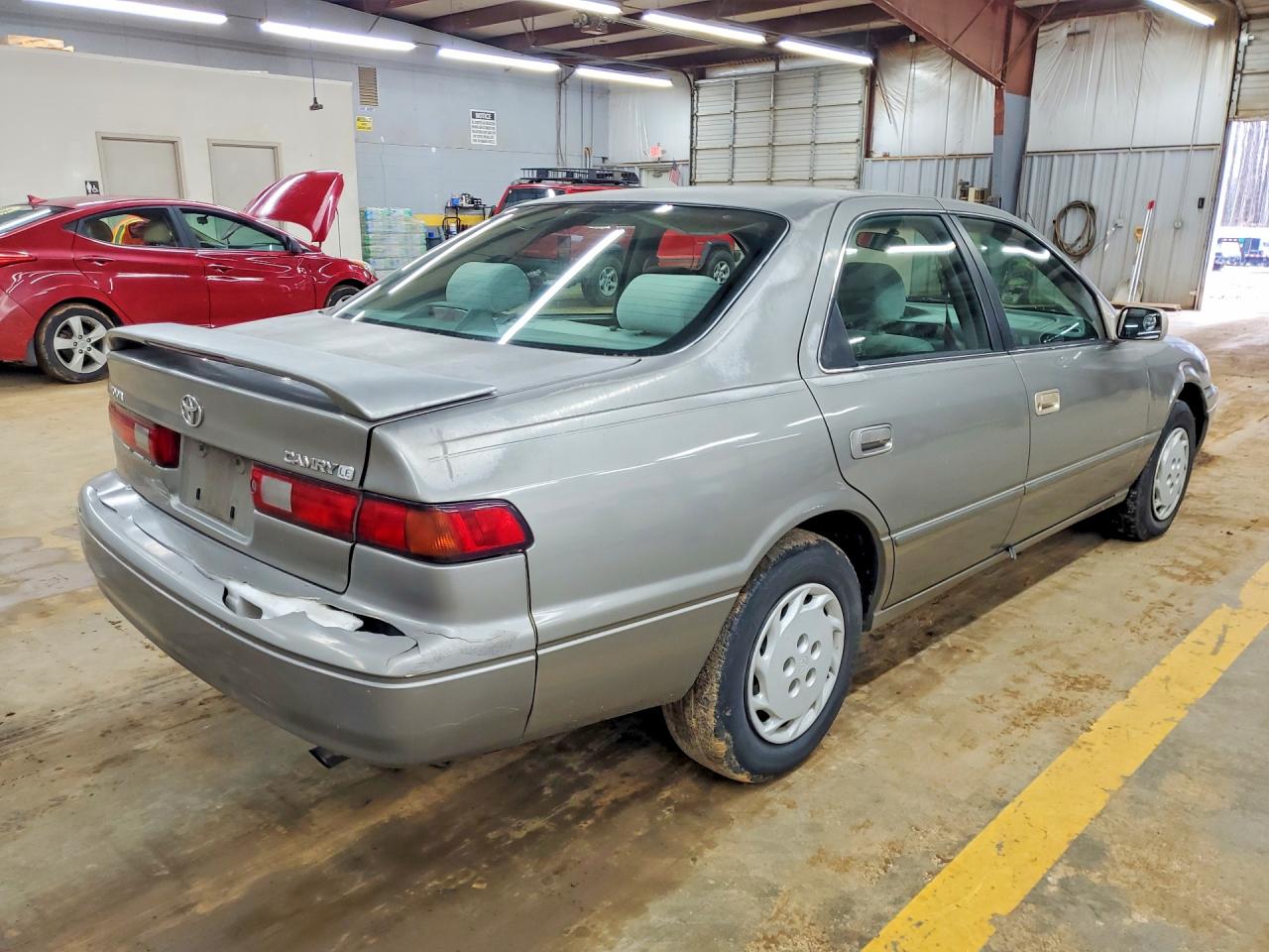 1997 TOYOTA CAMRY LE photo 5