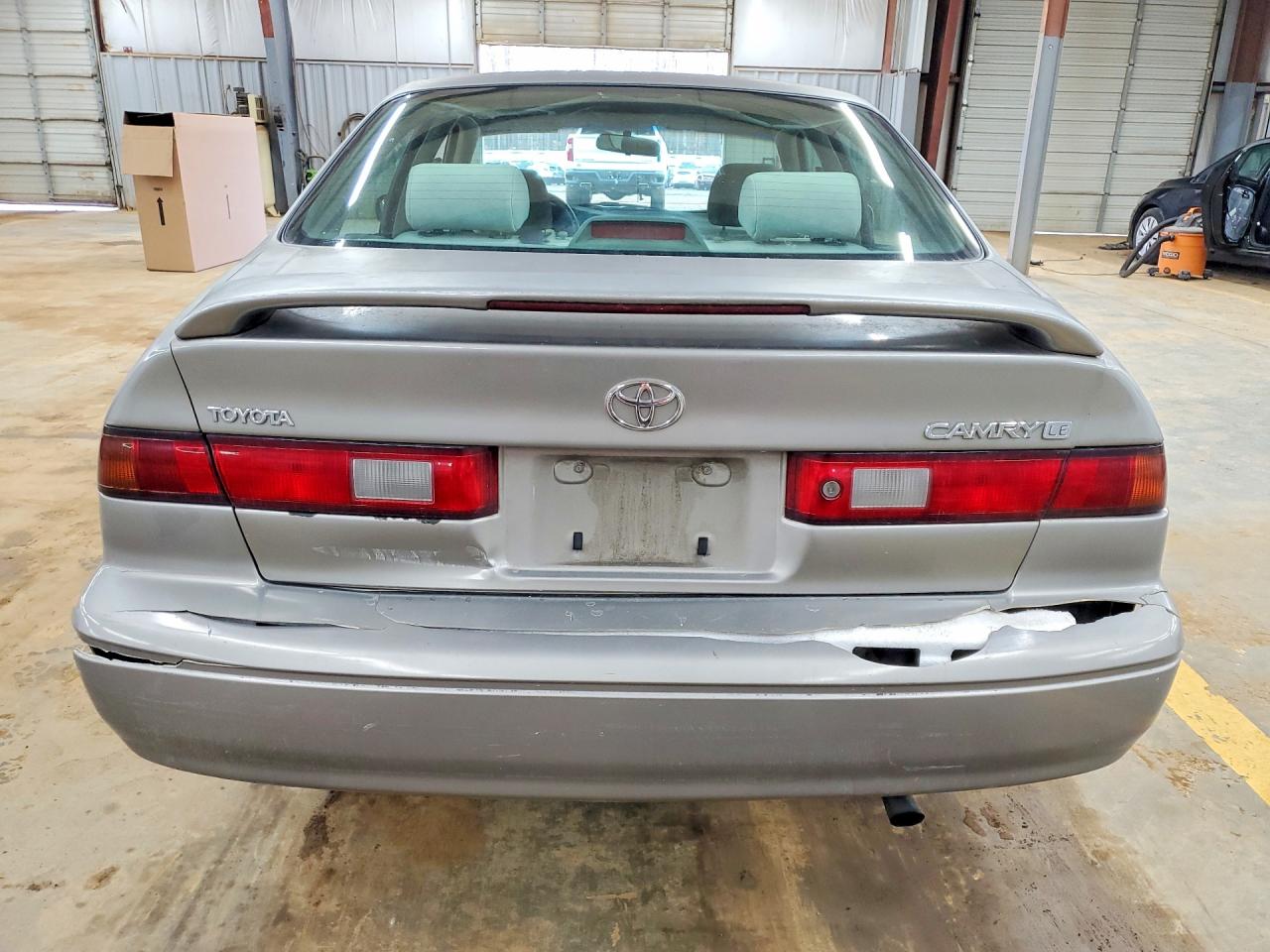 1997 TOYOTA CAMRY LE photo 11