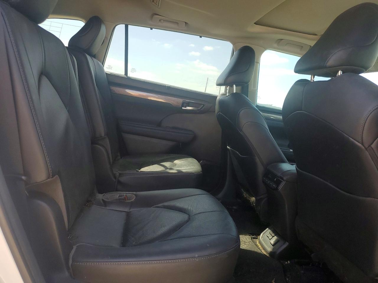 2022 TOYOTA HIGHLANDER LIMITED photo 11
