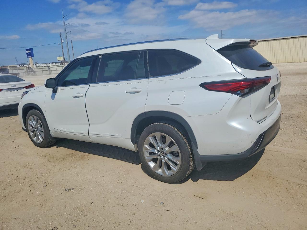 2022 TOYOTA HIGHLANDER LIMITED photo 2