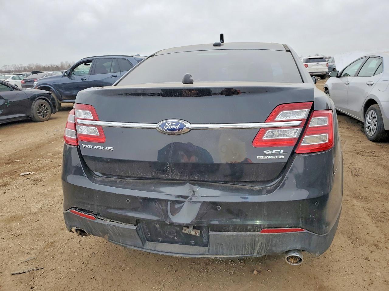 2014 FORD TAURUS SEL photo 11