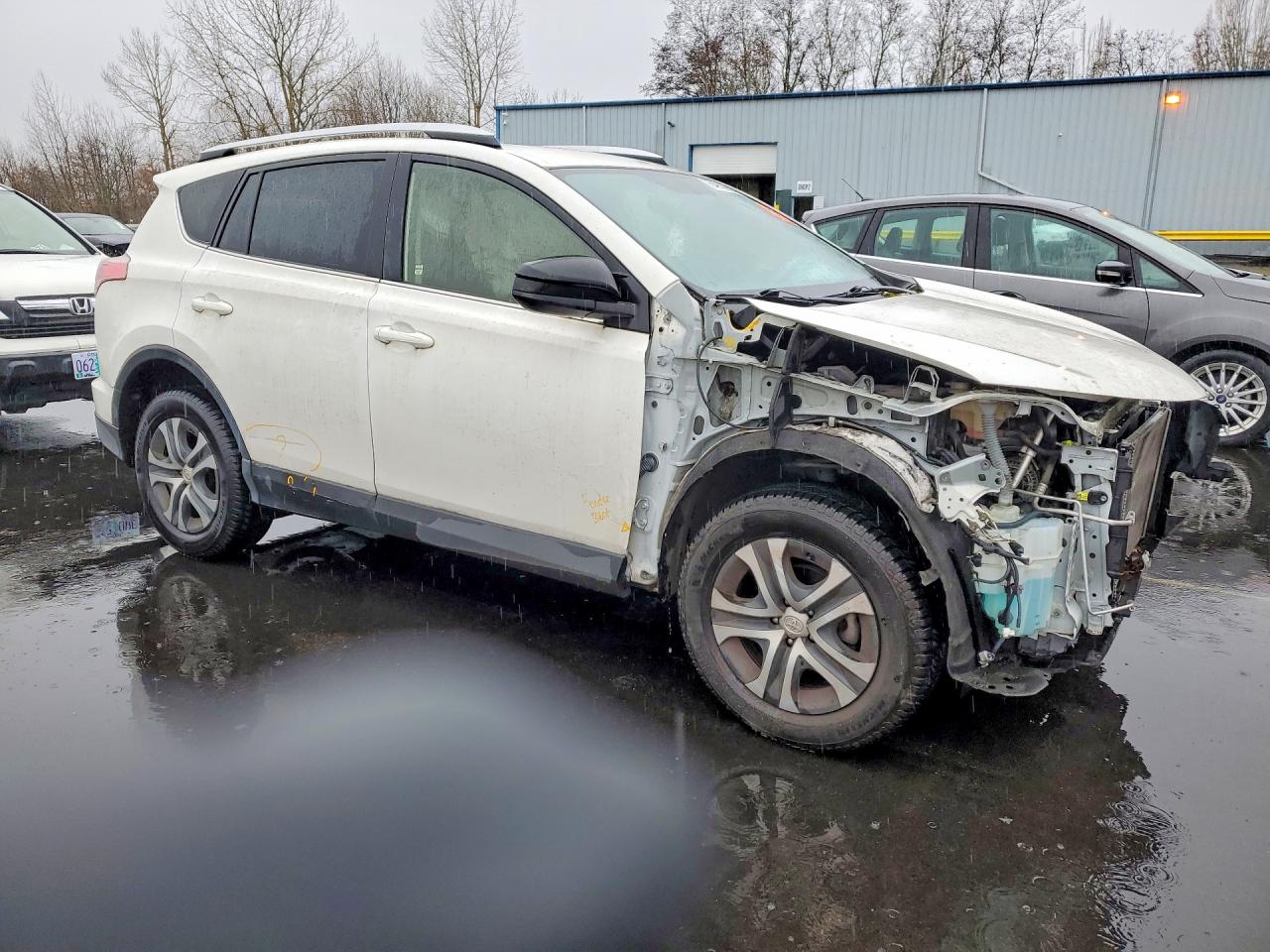 2016 TOYOTA RAV4 LE photo 4