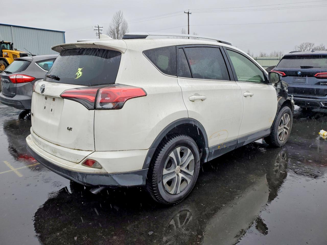 2016 TOYOTA RAV4 LE photo 3