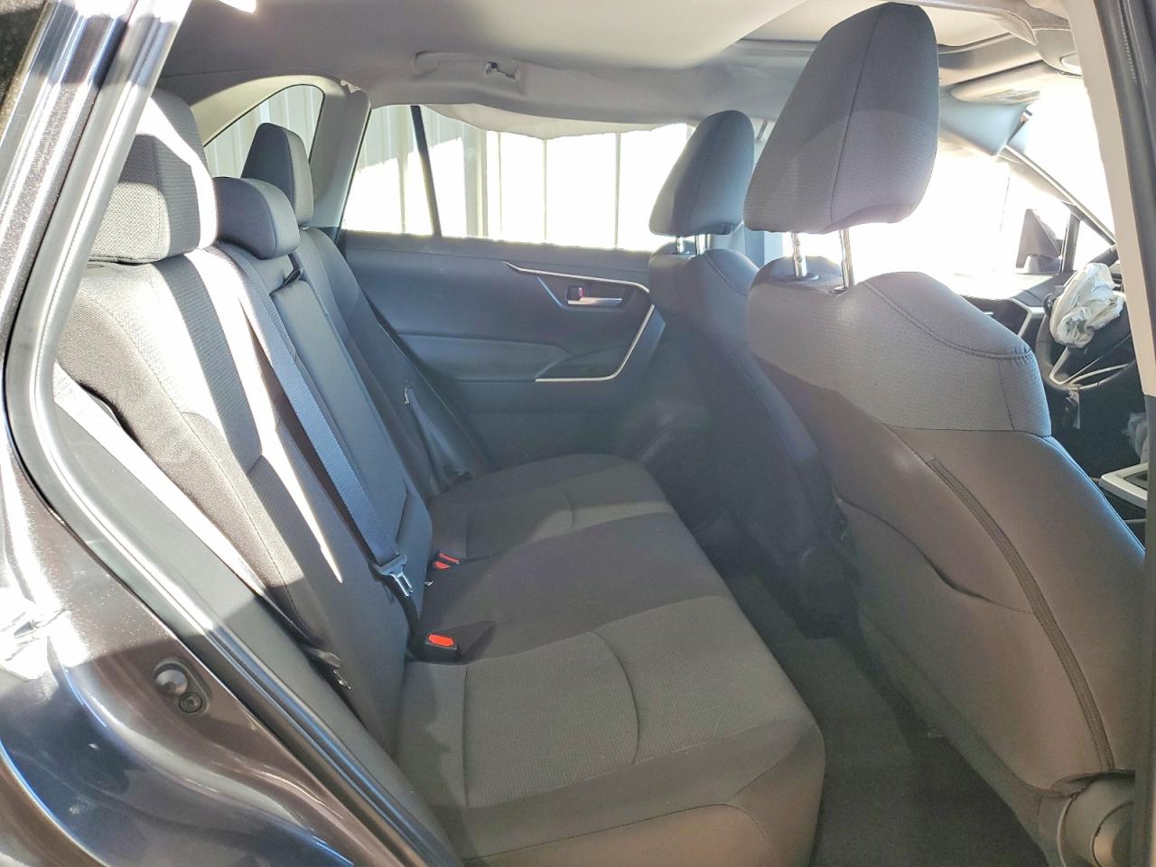 2025 TOYOTA RAV4 XLE photo 11